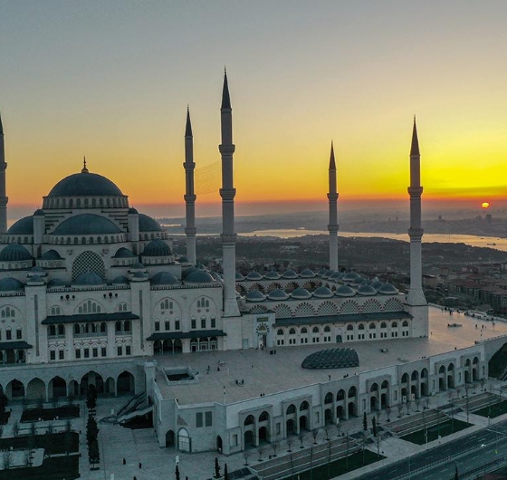 Ramazan´a özel İstanbul Camiiler ve Boğaz Turu Eşliğinde İftar Yemeği 16 Mart